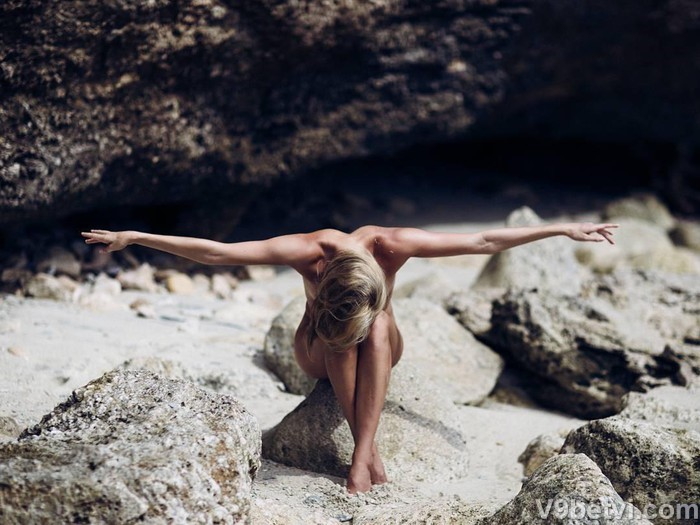 Bộ ảnh gái đẹp khỏa thân tập yoga khoe body cực chuẩn